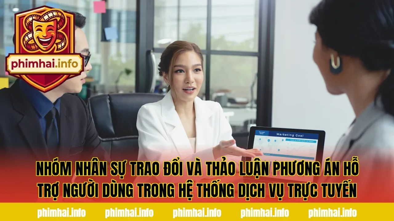 Nhóm nhân sự trao đổi và thảo luận phương án hỗ trợ người dùng trong hệ thống dịch vụ trực tuyến